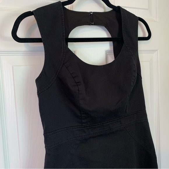 Ann Taylor Scoop Neck Sleeveless Sheath Black Dress, size 0 - Picture 3 of 9
